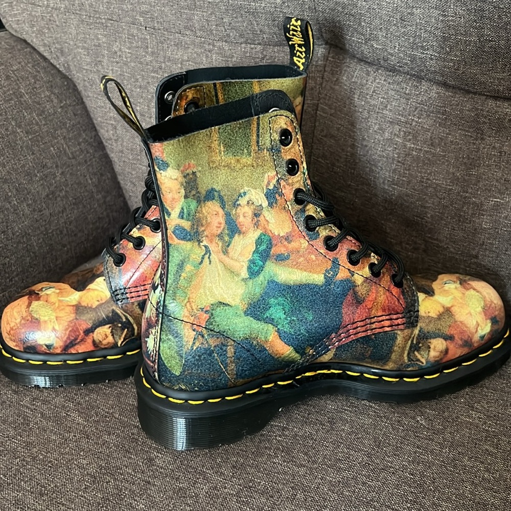 DOC MARTENS x HOGARTH PASQUAL RENAISSANCE MUSEUM EDITION BOOTS NWT - Picture 14 of 14